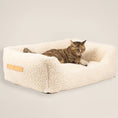 Carica l'immagine nel visualizzatore della galleria, Bouclé Cat Bed