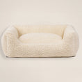 Carica l'immagine nel visualizzatore della galleria, Bouclé Cat Bed